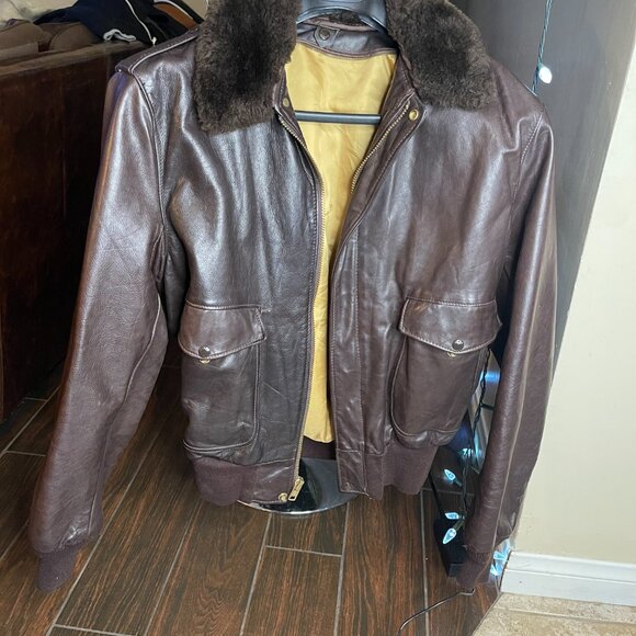 Schott NYC Men’s Medium Brown Leather Bomber Jacket with Detachable Fur Liner - Picture 13 of 16